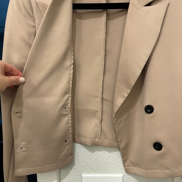 Cropped Khaki Blazer - Picture 3 of 4